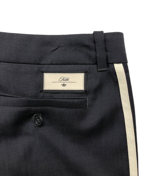 adidas（アディダス）adidas (アディダス) KITH (キス) Football Suit Pant グレー サイズ:Sの古着・服飾アイテム