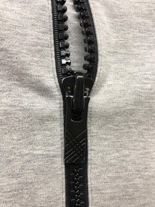 BURBERRY BLACK LABEL（バーバリーブラックレーベル）BURBERRY BLACK LABEL (バーバリーブラックレーベル) ジップアップスウェット グレー サイズ:2の古着・服飾アイテム