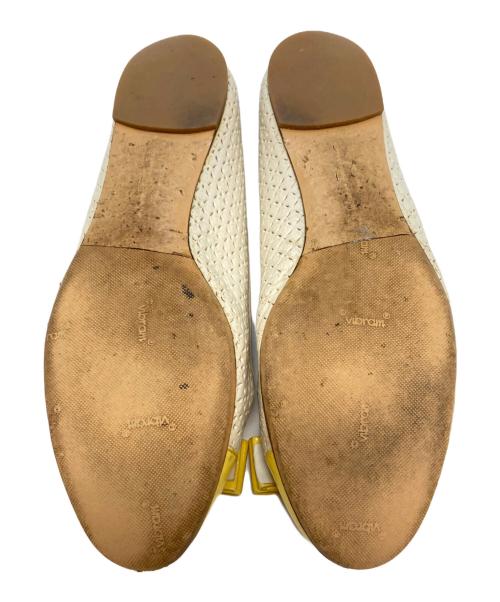 Salvatore Ferragamo（サルヴァトーレ フェラガモ）Salvatore Ferragamo (サルヴァトーレ フェラガモ) ヴァラリボンパンプス アイボリー サイズ:6の古着・服飾アイテム