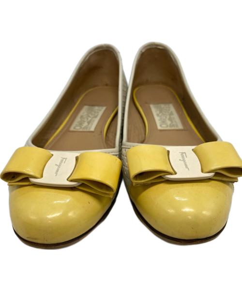 Salvatore Ferragamo（サルヴァトーレ フェラガモ）Salvatore Ferragamo (サルヴァトーレ フェラガモ) ヴァラリボンパンプス アイボリー サイズ:6の古着・服飾アイテム