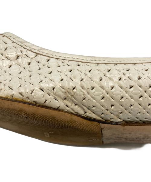 Salvatore Ferragamo（サルヴァトーレ フェラガモ）Salvatore Ferragamo (サルヴァトーレ フェラガモ) ヴァラリボンパンプス アイボリー サイズ:6の古着・服飾アイテム