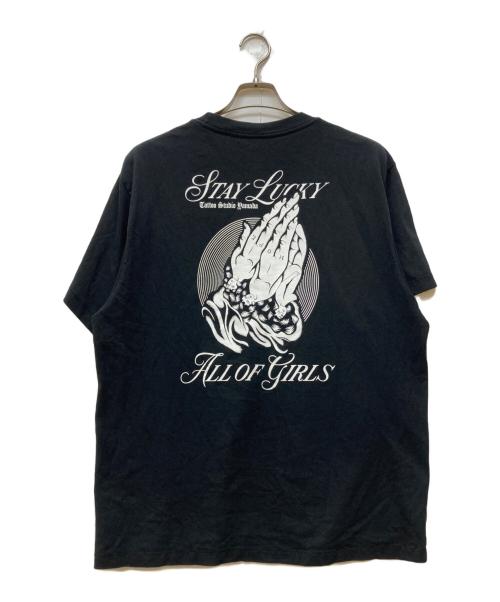 TATTOO STUDIO YAMADA（タトゥースタジオヤマダ）TATTOO STUDIO YAMADA (タトゥースタジオヤマダ) PRAYING HANDS TEE ブラック サイズ:XLの古着・服飾アイテム