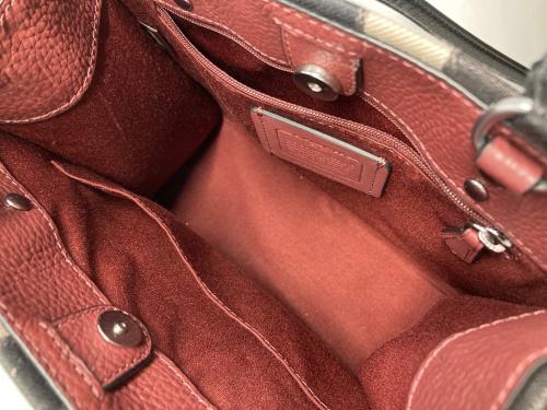 COACH（コーチ）COACH (コーチ) デンプシー トート 22 シグネチャー ジャカード ウィズ ストライプ アンド コーチ パッチ グレーの古着・服飾アイテム