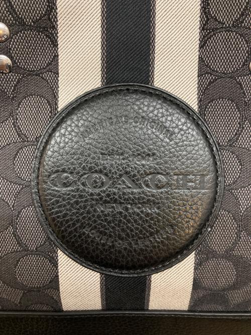 COACH（コーチ）COACH (コーチ) デンプシー トート 22 シグネチャー ジャカード ウィズ ストライプ アンド コーチ パッチ グレーの古着・服飾アイテム