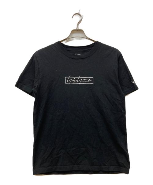 New Era（ニューエラ）New Era (ニューエラ) YOHJI YAMAMOTO (ヨウジヤマモト) ロゴTシャツ ブラック サイズ:Mの古着・服飾アイテム