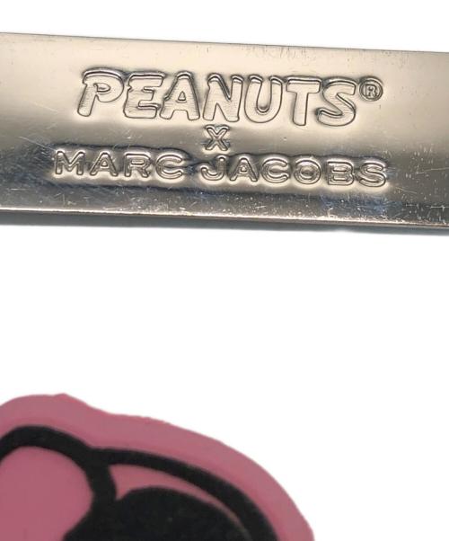 MARC JACOBS（マークジェイコブス）MARC JACOBS (マークジェイコブス) PEANUTS (ピーナッツ) THE LUCY CHARM ピンクの古着・服飾アイテム