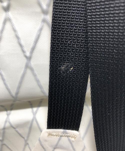 MOUNTAIN HARD WEAR（マウンテンハードウェア）MOUNTAIN HARD WEAR (マウンテンハードウェア) スクランブラー25L ホワイトの古着・服飾アイテム