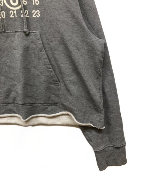MM6 Maison Margiela（エムエムシックスメゾンマルジェラ）MM6 Maison Margiela (エムエムシックスメゾンマルジェラ) ハーフジップスウェットパーカー グレー サイズ:Lの古着・服飾アイテム