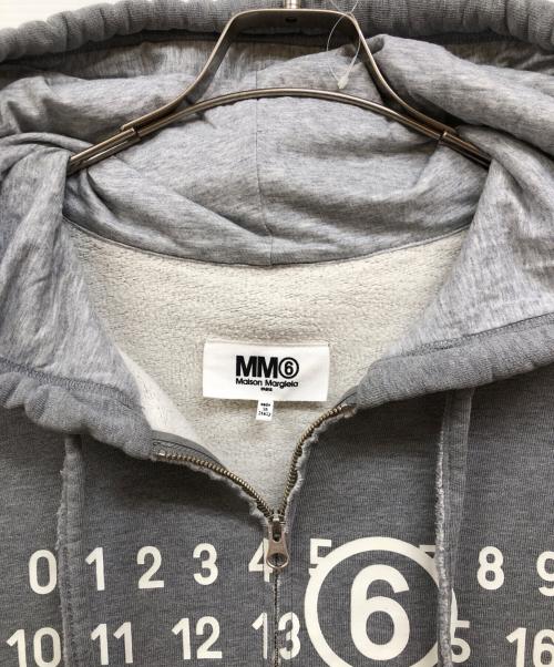 MM6 Maison Margiela（エムエムシックスメゾンマルジェラ）MM6 Maison Margiela (エムエムシックスメゾンマルジェラ) ハーフジップスウェットパーカー グレー サイズ:Lの古着・服飾アイテム