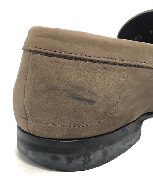 Salvatore Ferragamo（サルヴァトーレ フェラガモ）Salvatore Ferragamo (サルヴァトーレ フェラガモ) ビットヌバックローファー ベージュ サイズ: 7 1/2の古着・服飾アイテム