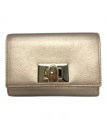 FURLA（フルラ）の古着「1927 M COMPACT WALLET」｜ゴールド