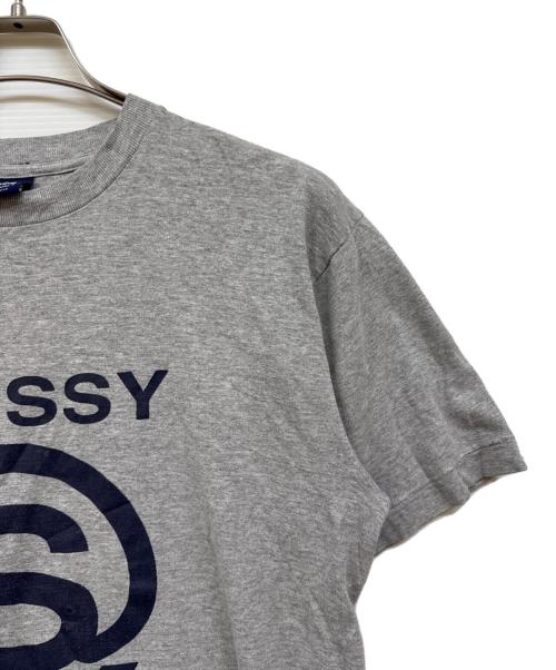 stussy（ステューシー）stussy (ステューシー) オールドロゴプリントtシャツ グレー サイズ:Ⅿの古着・服飾アイテム
