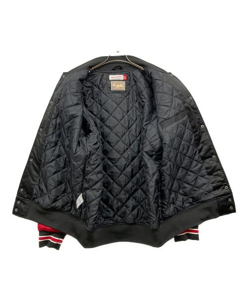 MITCHELL & NESS（ミッチェルアンドネス）MITCHELL & NESS (ミッチェルアンドネス) CHICAGO BULLS スタジャン ブラック×レッド サイズ:XLの古着・服飾アイテム