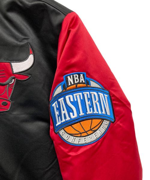 MITCHELL & NESS（ミッチェルアンドネス）MITCHELL & NESS (ミッチェルアンドネス) CHICAGO BULLS スタジャン ブラック×レッド サイズ:XLの古着・服飾アイテム