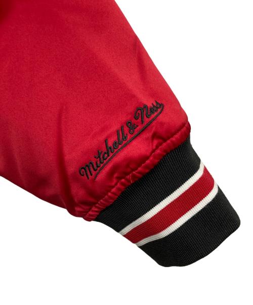 MITCHELL & NESS（ミッチェルアンドネス）MITCHELL & NESS (ミッチェルアンドネス) CHICAGO BULLS スタジャン ブラック×レッド サイズ:XLの古着・服飾アイテム