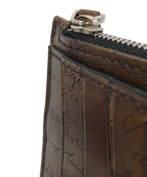 Berluti（ベルルッティ）Berluti (ベルルッティ) カリグラフィ レザー ラウンドジップウォレット ブラウンの古着・服飾アイテム