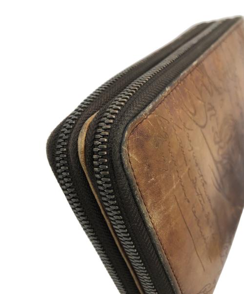 Berluti（ベルルッティ）Berluti (ベルルッティ) コアマキシカリグラフィ ジップ付きカードケース ブラウンの古着・服飾アイテム