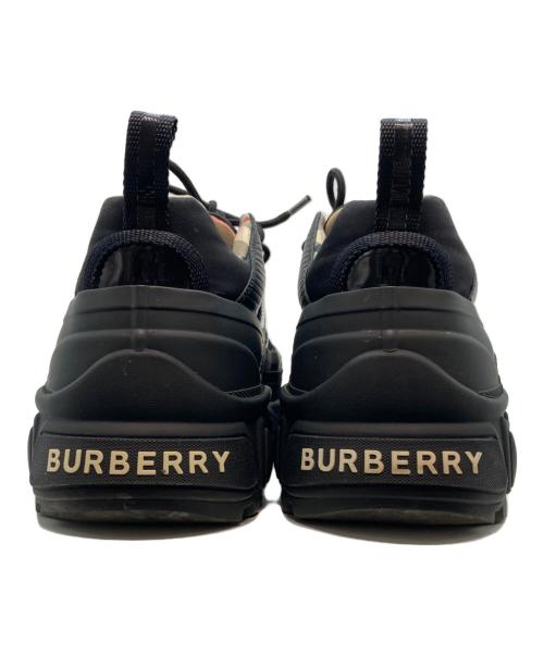 BURBERRY（バーバリー）BURBERRY (バーバリー) ローカットスニーカー ブラック サイズ:41の古着・服飾アイテム