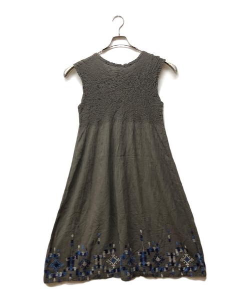me ISSEY MIYAKE（ミーイッセイ ミヤケ）me ISSEY MIYAKE (ミーイッセイ ミヤケ) 刺繍デザイン ノースリーブワンピース グレー サイズ:記載無し（実寸サイズをご確認ください）の古着・服飾アイテム