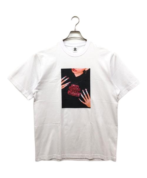 BlackEyePatch（ブラックアイパッチ）BlackEyePatch (ブラックアイパッチ) FRONT ROW GEM PHOTO TEE ホワイト サイズ:Lの古着・服飾アイテム