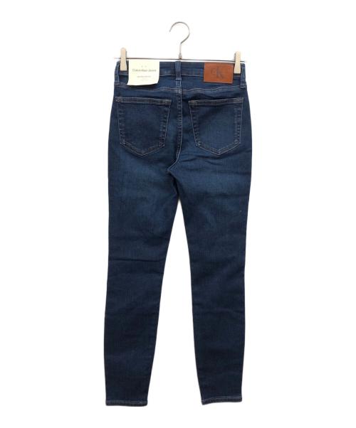 Calvin Klein（カルバンクライン）Calvin Klein (カルバンクライン) ミッドライズスキニーブルージーンズ インディゴ サイズ:26の古着・服飾アイテム