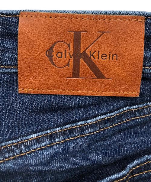 Calvin Klein（カルバンクライン）Calvin Klein (カルバンクライン) ミッドライズスキニーブルージーンズ インディゴ サイズ:26の古着・服飾アイテム