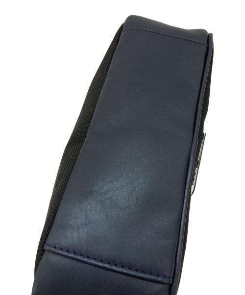 TUMI（トゥミ）TUMI (トゥミ) JARVIS ミディアム・クロスボディ ブラック×ネイビーの古着・服飾アイテム