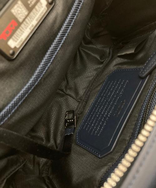 TUMI（トゥミ）TUMI (トゥミ) JARVIS ミディアム・クロスボディ ブラック×ネイビーの古着・服飾アイテム