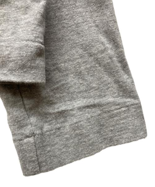 PLAY COMME des GARCONS（プレイコムデギャルソン）PLAY COMME des GARCONS (プレイコムデギャルソン) ハートパッチ ロングスリーブカットソー グレー サイズ:Mの古着・服飾アイテム