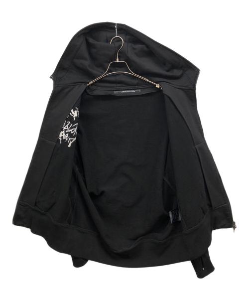 JULIUS（ユリウス）JULIUS (ユリウス) Embroidery & Printed Cotton Heavy Sweat Zip Hoodie ブラック サイズ:1の古着・服飾アイテム