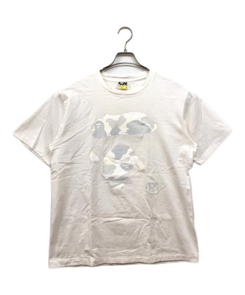 A BATHING APE（アベイシングエイプ）A BATHING APE (アベイシングエイプ) Color Camo Ape Face Tee ホワイト サイズ:Lの古着・服飾アイテム