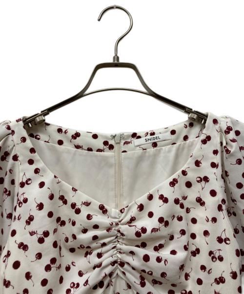 Snidel（スナイデル）Snidel (スナイデル) Sustainableフルーツプリントワンピース ホワイト サイズ:2 未使用品の古着・服飾アイテム