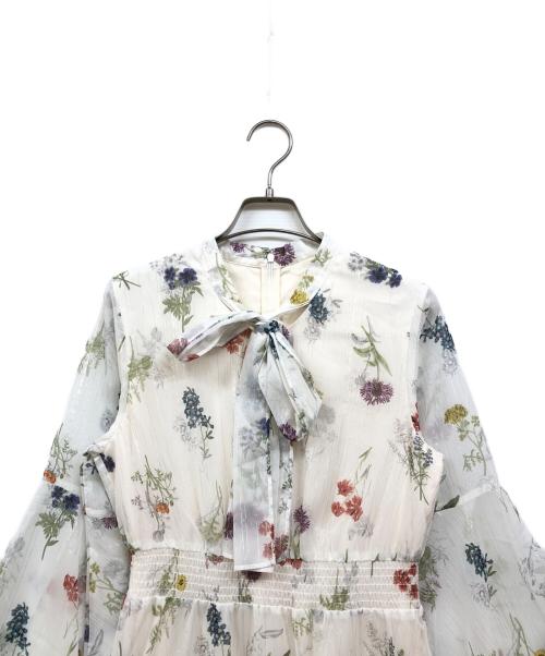 CELFORD（セルフォード）CELFORD (セルフォード) フラワープリントボウタイワンピース ホワイト サイズ:38の古着・服飾アイテム