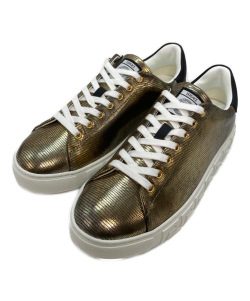 VERSACE（ヴェルサーチェ）VERSACE (ヴェルサーチェ) グレカリザードエフェクトスニーカー ゴールド サイズ:40の古着・服飾アイテム