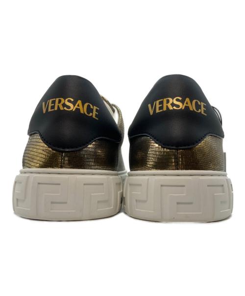 VERSACE（ヴェルサーチェ）VERSACE (ヴェルサーチェ) グレカリザードエフェクトスニーカー ゴールド サイズ:40の古着・服飾アイテム