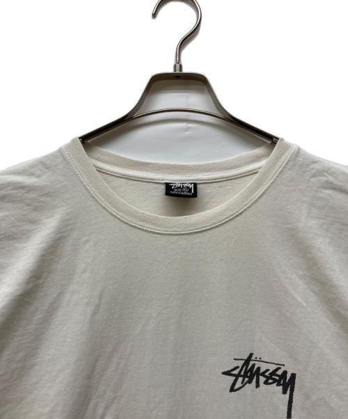 stussy（ステューシー）stussy (ステューシー) HOW WE'RE LIVIN PIGMENT DYED TEE ホワイト サイズ:XLの古着・服飾アイテム