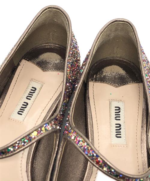 MIU MIU（ミュウミュウ）MIU MIU (ミュウミュウ) パールボタングリッターバレエシューズ マルチカラー サイズ:38の古着・服飾アイテム