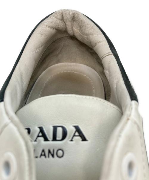 PRADA（プラダ）PRADA (プラダ) ローカットスニーカー ホワイト サイズ:6の古着・服飾アイテム