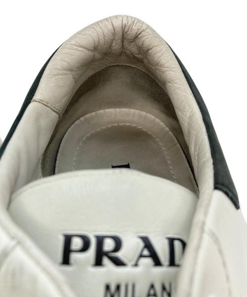 PRADA（プラダ）PRADA (プラダ) ローカットスニーカー ホワイト サイズ:6の古着・服飾アイテム