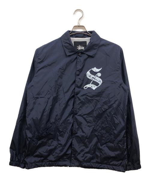 stussy（ステューシー）stussy (ステューシー) ロゴプリントコーチジャケット ネイビー サイズ:Mの古着・服飾アイテム
