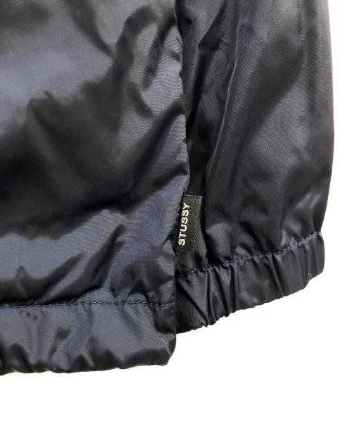 stussy（ステューシー）stussy (ステューシー) ロゴプリントコーチジャケット ネイビー サイズ:Mの古着・服飾アイテム