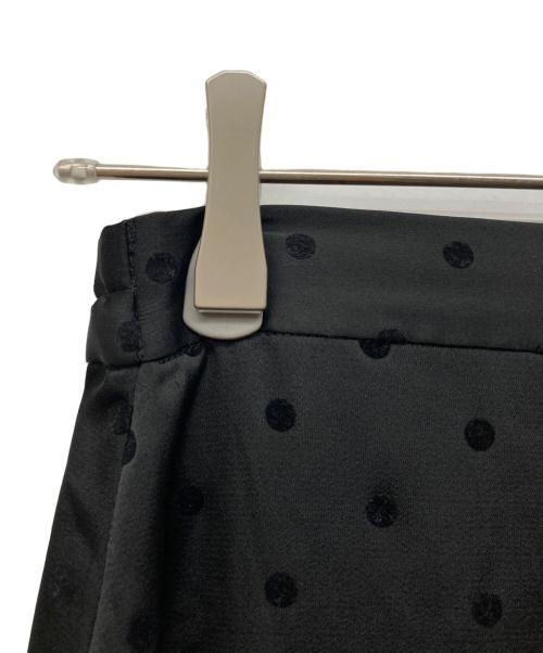 fekete（フェケテ）FEKETE (フェケテ) polka dot frill midi skirt ブラック サイズ:FREEの古着・服飾アイテム