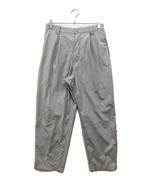 CAHLUMN（カウラム）CAHLUMN (カウラム) 2.5Layer 1 tuck wide tapered shell pants グレー サイズ:Mの古着・服飾アイテム