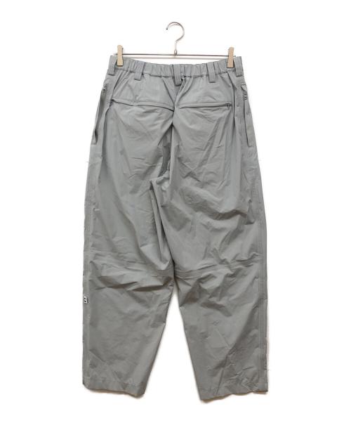 CAHLUMN（カウラム）CAHLUMN (カウラム) 2.5Layer 1 tuck wide tapered shell pants グレー サイズ:Mの古着・服飾アイテム