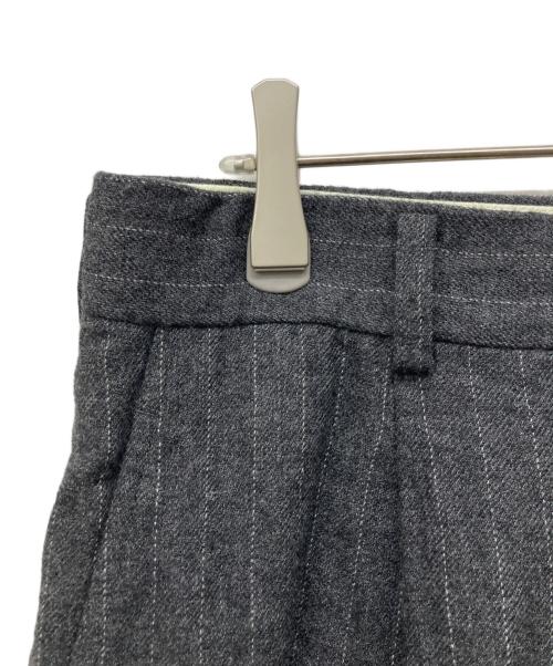 COMME des GARCONS HOMME DEUX（コムデギャルソン オム ドゥ）COMME des GARCONS HOMME DEUX (コムデギャルソン オム ドゥ) ウールストライプパンツ グレー サイズ:Mの古着・服飾アイテム