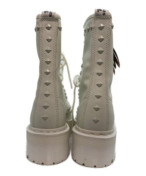 Dr.Martens（ドクターマーチン）Dr.Martens (ドクターマーチン) スタッズブーツ ホワイト サイズ:UK6 未使用品の古着・服飾アイテム