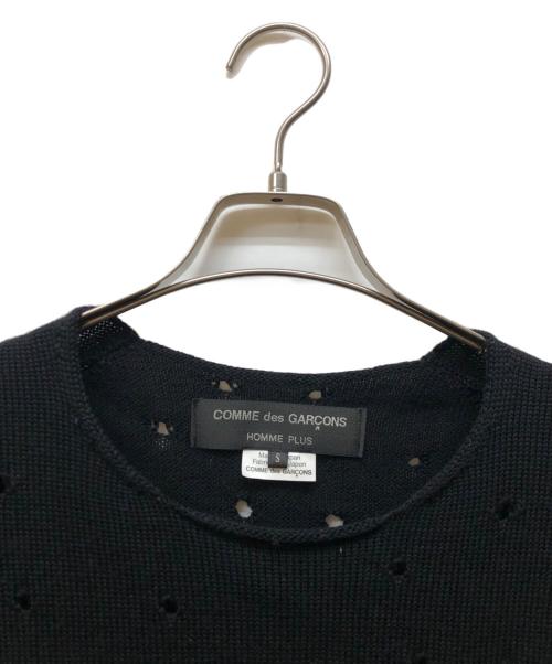 COMME des GARCONS HOMME PLUS（コムデギャルソンオムプリュス）COMME des GARCONS HOMME PLUS (コムデギャルソンオムプリュス) ロゴプリントダメージ加工ニット ブラック サイズ:Sの古着・服飾アイテム