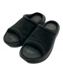 UGG（アグ）の古着「CA805 V2 Slide」｜ブラック