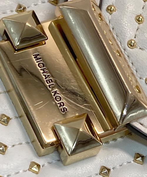 MICHAEL KORS（マイケルコース）MICHAEL KORS (マイケルコース) チェーンショルダーバッグ ホワイトの古着・服飾アイテム