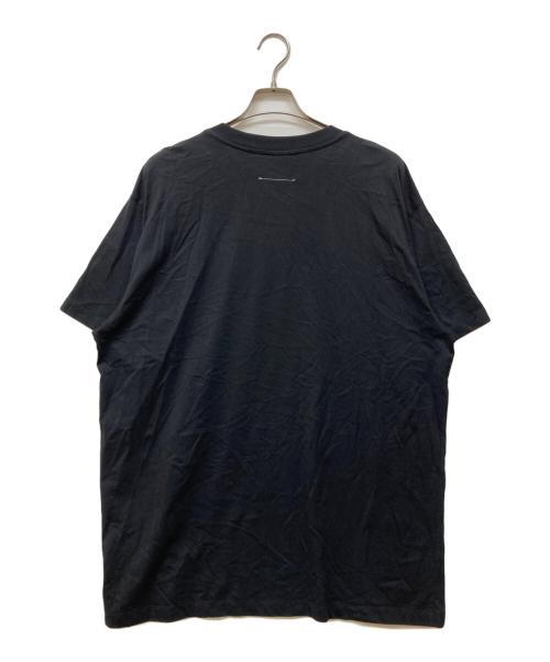 MM6 Maison Margiela（エムエムシックスメゾンマルジェラ）MM6 Maison Margiela (エムエムシックスメゾンマルジェラ) ナンバリングロゴパッチクルーネック半袖Tシャツ ブラック サイズ:Lの古着・服飾アイテム